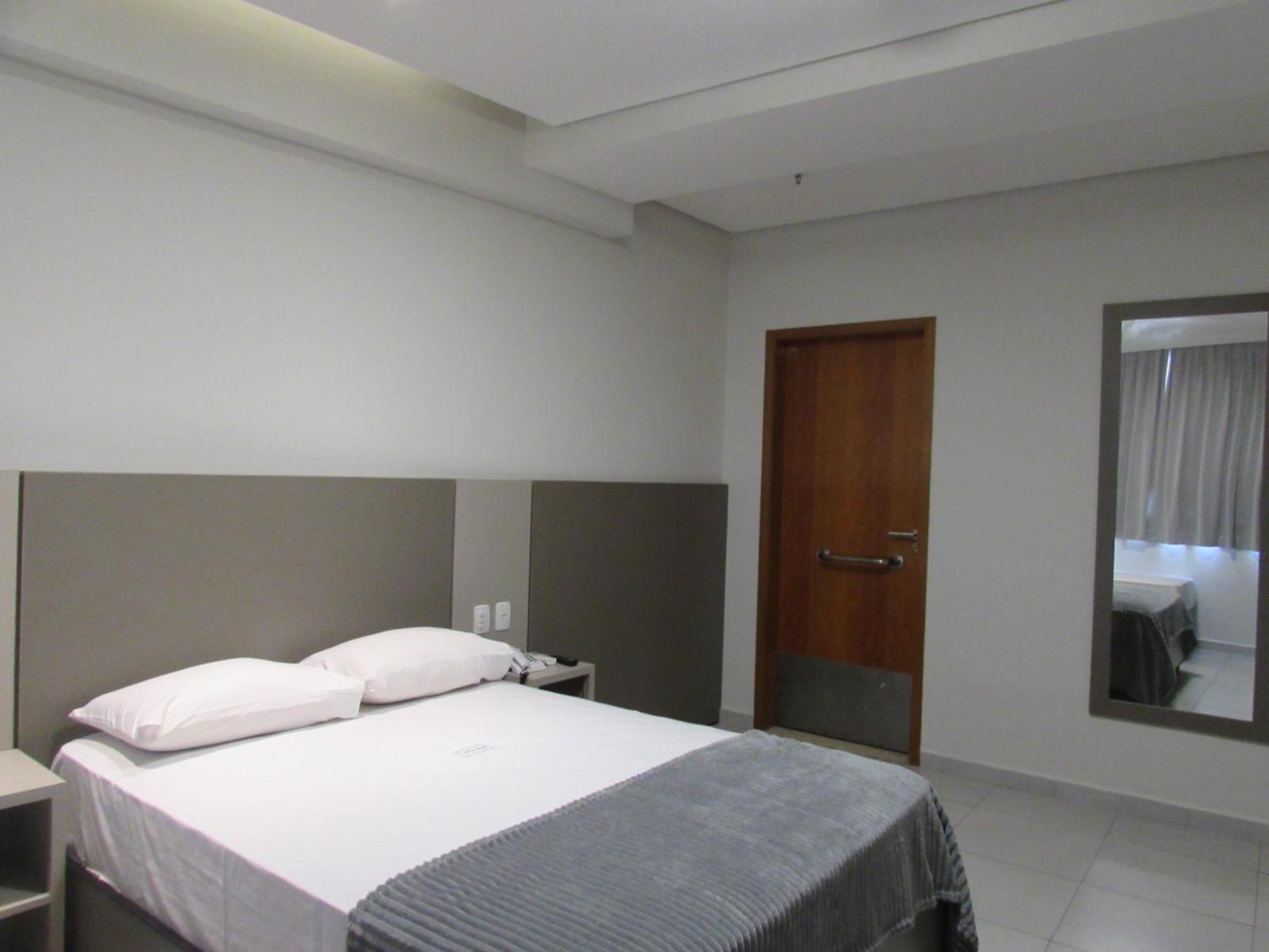 Hotel Urbis A 10 Minutos Rua 25 De Marco, Bras,Bom Retiro,A 2 Minutos Do Mirante Sampa Sky サンパウロ エクステリア 写真
